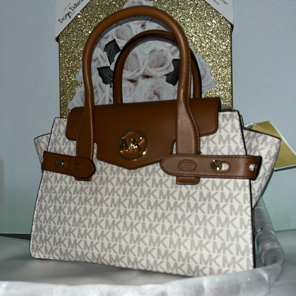 Michael Kors NWT Carmen vanilla medium flap satchal Xbody retails $558 - Picture 4 of 12